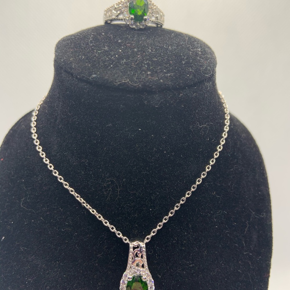 RUSSIAN DIOPSIDE, ZIRCON RING AND PENDANT - Picture 4 of 8